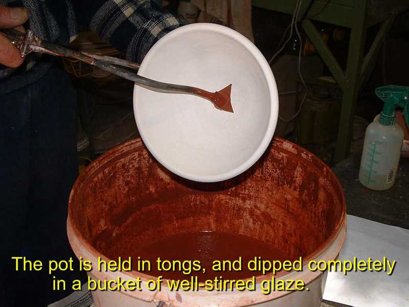 Dip pot in glaze