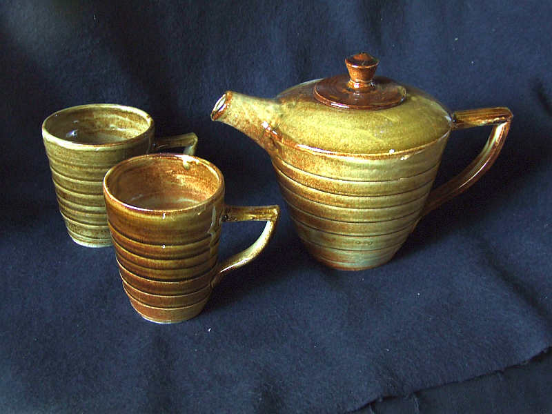 Teapot & 2
              cups